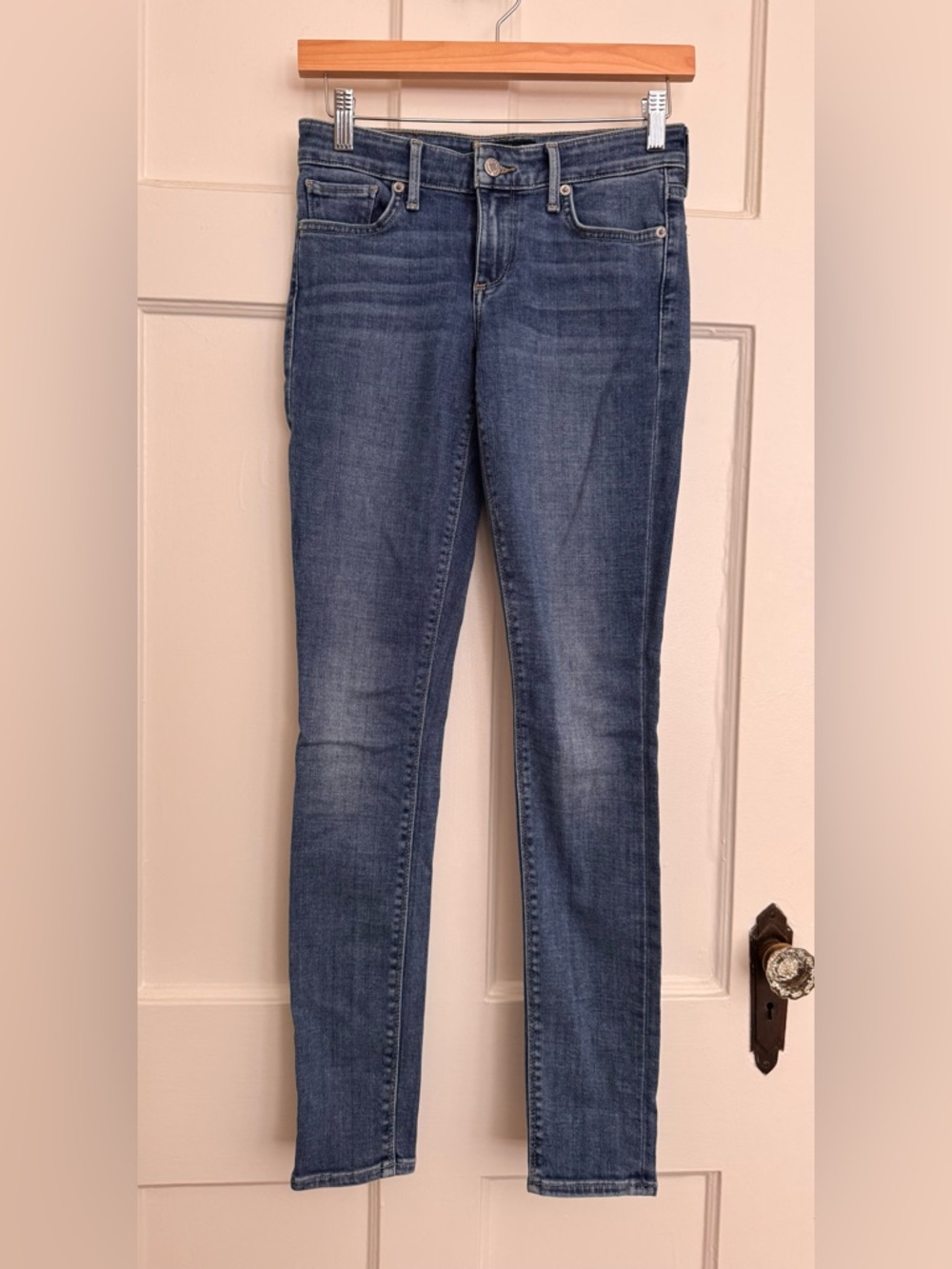 Classic Women's Mid-Blue Skinny Jeans